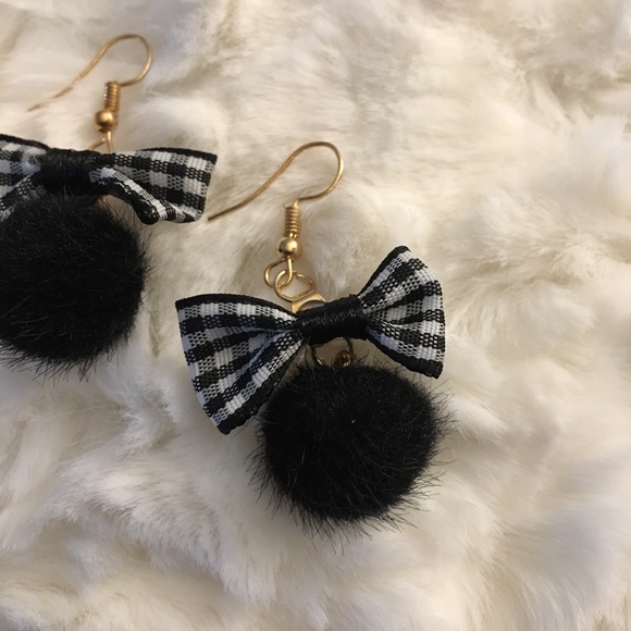 2 pairs Bow & Pom earrings 🎀 Black + White - Picture 3 of 5